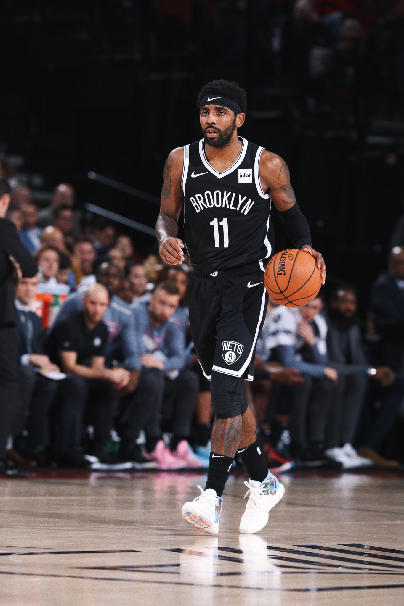 加强与当地 加强与当地